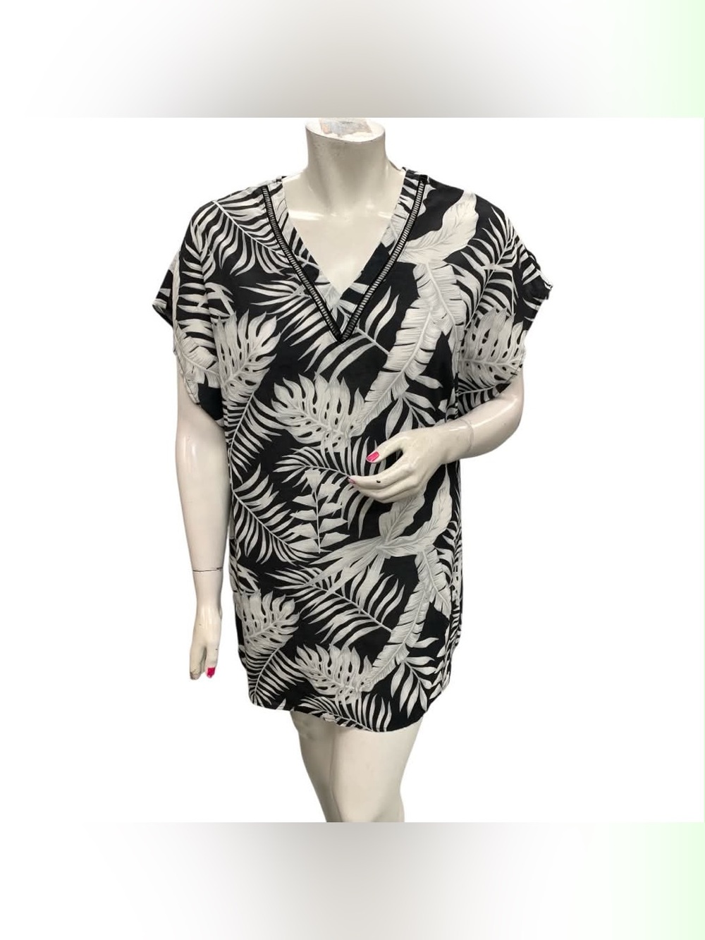 Tahari Black and White Tropical Leaf V-Neck Tunic Size L